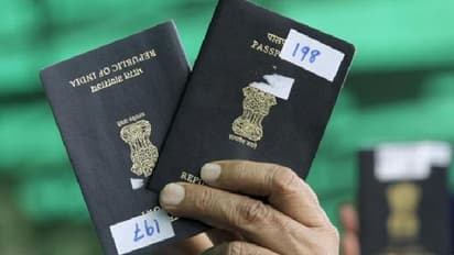 വിദേശികളെ കൊണ്ടുപോകാന് അനുമതി നല്കുന്ന സര്ക്കാര് സ്വന്തം പൗരന്മാരെയും തിരിച്ചെത്തിക്കണമെന്ന് പ്രവാസികള്