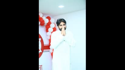 నూతన సంవత్సర వేడుకల్లో పవన్ కళ్యాణ్ (ఫోటో గ్యాలరీ)