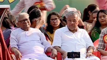 വനിതാ മതില് ചരിത്ര സംഭവം; നവോത്ഥാനത്തിന്റെ പതാകവാഹകര് ജാതിസംഘടനകളല്ല: വി എസ്