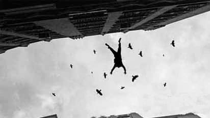 మిత్రుడితో మాట్లాడిందని.. భార్యను 19వ అంతస్తు నుంచి...