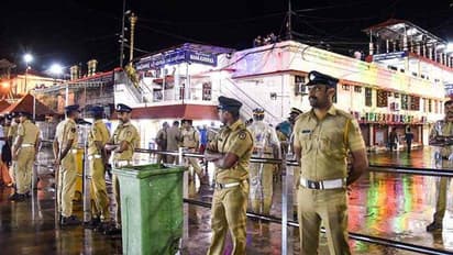 తమిళనాడుపై శబరిమల ప్రభావం: కేరళ హోటల్పై దాడి