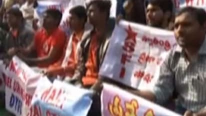 ఏపీకి ప్రత్యేక హోదా: పార్లమెంట్ ముట్టడికి లెఫ్ట్ యత్నం, లాఠీచార్జీ