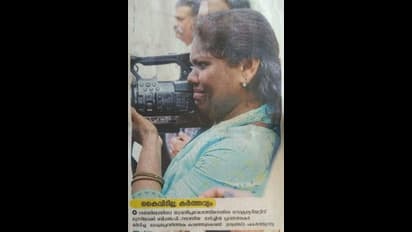 என் பின்புறம் எட்டி உதைத்தார்கள்…. கேரளாவில் இந்து அமைப்புகளால் கடுமையாக தாக்கப்பட்ட பெண் பத்திரிக்கையாளர் கண்ணீர் !!