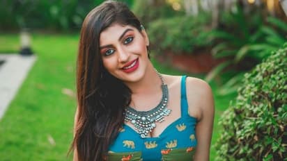 3డీలో ఆమె అందాలు, బూతు కామెడీ కలిపి