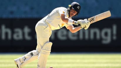 സിഡ്നിയില് ഓസ്ട്രേലിയയുടെ പോരാട്ടം; ഖവാജ പുറത്ത്