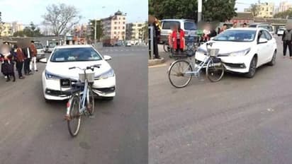 ಸೈಕಲ್ ಗುದ್ದಿದ ರಭಸಕ್ಕೆ ಕಾರಿನ ಮುಂಭಾಗ ಜಖಂ!