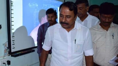 செங்கோட்டையனுக்கு நேர்ந்த அவமானம்...!!    வெளிநாட்டிற்குப் போய் என்ன செஞ்சிங்க...  சீமான் ஆவேசம்..!!