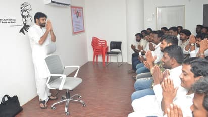 పవన్ కళ్యాణ్ సమీక్షా సమావేశాలు (ఫొటోలు)