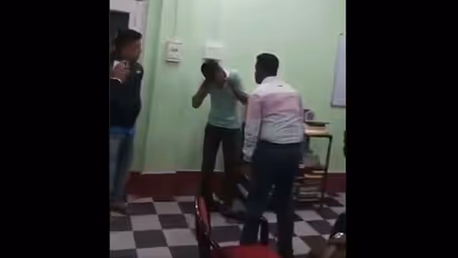 ಜಿಲ್ಲಾಧಿಕಾರಿ ಹೆಂಡ್ತಿಗೆ ಅಶ್ಲೀಲ ಮೆಸೇಜ್: ಮುಂದೆ ಆಗಿದ್ದೇ ಬೇರೆ..!