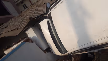 గచ్చిబౌలిలో ఇంట్లోకి దూసుకొచ్చిన కారు: మహిళ మృతి (ఫొటోలు)