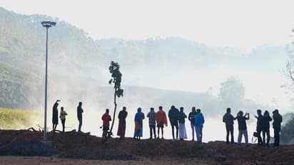 ശൈത്യകാലത്തിന്റെ മഞ്ഞും കുളിരും നിറഞ്ഞ മീശപ്പുലിമലയില് സഞ്ചാരികളുടെ തിരക്ക്- ചിത്രങ്ങള് കാണാം