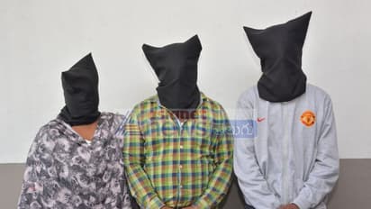 హైదరాబాద్ : చైన్ స్నాచర్లను పట్టుకున్న పోలీసులు (ఫోటోలు)