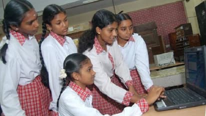 இன்று முதல் தற்காலிக ஆசிரியர்கள் தேர்வு... என்னென்ன தகுதி..? யாரை அணுக வேண்டும் தெரியுமா..?