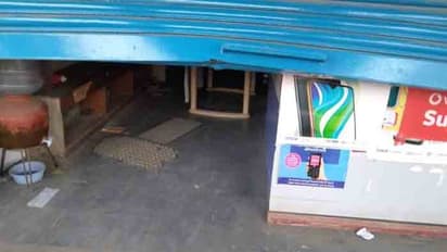 బొలెరోలో వచ్చి ఊడ్చుకెళ్లారు (వీడియో)