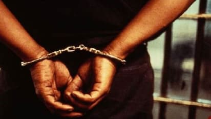 എട്ട് വര്ഷത്തെ പ്രണയം അവസാനിപ്പിച്ചു; കാമുകിയെ കാമുകന് ചുറ്റികകൊണ്ട് തലക്കടിച്ചു