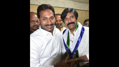 వైసీపీలో చేరిన సినీనటుడు భానుచందర్