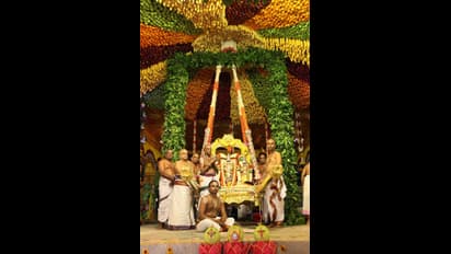 ధనుర్మాసం సందర్భంగా పూలు, పండ్లతో అండాలమ్మవారి అలంకరణ (ఫొటోస్)