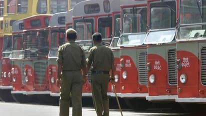 लगातार पांचवे दिन भी थमी हुई है मुंबई की लाइफलाइन