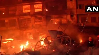 दिल्ली के कीर्ति नगर फर्नीचर मार्केट में लगी आग