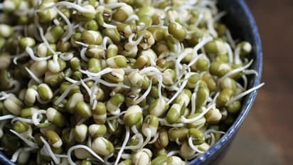 മുളപ്പിച്ച ചെറുപയര്‍ കഴിക്കുന്നത് കൊണ്ടുള്ള ആരോ​ഗ്യ​ഗുണങ്ങൾ