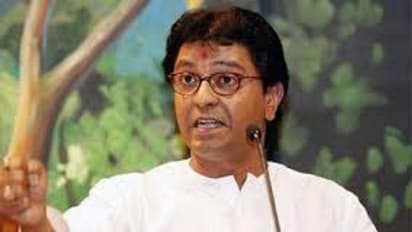 राज ठाकरे की मनसे ने शिवसेना भवन के बाहर लाउडस्पीकर पर बजाई हनुमान चालीसा, पुलिस ने किया गिरफ्तार 