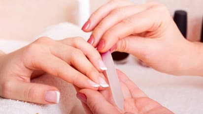 നഖങ്ങൾ ഭംഗിയുള്ളതാക്കാം; ഇതാ വീട്ടിൽ പരീക്ഷിക്കാവുന്ന ചില പൊടിക്കെെകൾ