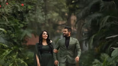 ರೋರಿಂಗ್ ಸ್ಟಾರ್ 20 ವರ್ಷದ ಲವ್ಗೆ ಸಾಕ್ಷಿ ಈ ಪೋಟೋಸ್!