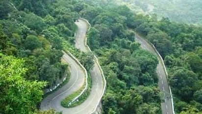 శ్రీశైలం ఘాట్లో లోయలోకి దూసుకెళ్లిన బస్సు.. బస్సులో 50 మంది