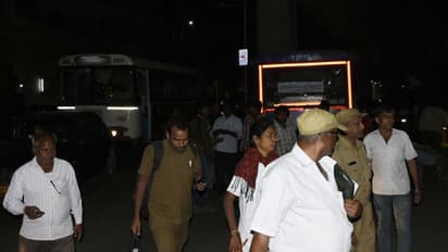 సికింద్రాబాద్ పాస్పోర్ట్ కార్యాలయం వద్ద బస్సు బీభత్సం (ఫోటోలు)