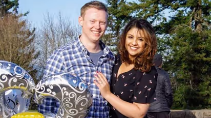 బోయ్ ప్రెండ్ తో రిచా గంగోపాధ్యాయ్ నిశ్చితార్దం (ఫొటో)