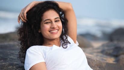 లవ్ ఎఫైర్ పై బిగ్ బాస్ బ్యూటీ క్లారిటీ!