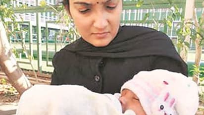 ഉറങ്ങിയാല് കുഞ്ഞിന് ജീവന് നഷ്ടമാകും; അവന് ഉറങ്ങാതെ കാവലിരുന്ന് ഒരു കുടുംബം