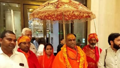 प्रयाग कुंभ में दलित संत बने महामंडलेश्वर, सनातन धर्म छोड़ने वालों से की घर वापसी की अपील