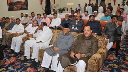 తెలంగాణ ప్రోటెం స్పీకర్ ప్రమాణం: దోస్తీకీ నజరానా (ఫొటోలు)