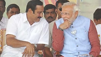 மாநில மொழிகளில் மருத்துவக் கல்வி.. சரியான பாயிண்டை பிடித்த அன்புமணி.. என்ன முடிவு எடுக்க போகிறது மத்திய அரசு?