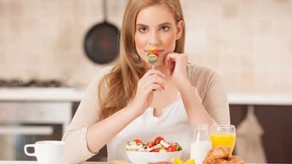 ഭക്ഷണം വിഴുങ്ങാതെ ചവച്ചരച്ച് കഴിക്കൂ; ​​ഗുണങ്ങൾ പലതാണ്