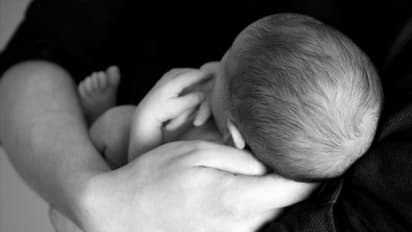 ഉപേക്ഷിക്കപ്പെട്ട കുഞ്ഞിന് മുലപ്പാല്‍ നല്‍കി വനിതാ കോണ്‍സ്റ്റബിള്‍