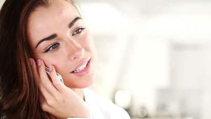 ಮೊಬೈಲ್ ಪ್ರಿಯರೇ ಎಚ್ಚರ: ವಾರಕ್ಕೆ ಅರ್ಧಗಂಟೆ ಫೋನ್ನಲ್ಲಿ ಮಾತಾಡಿದ್ರೂ ಬಿ.ಪಿ. ಹೆಚ್ಚಳ, ಅಕಾಲಿಕ ಮರಣ ಸಾಧ್ಯತೆ