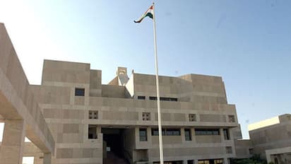 യുഎഇയിലെ പ്രവാസികള്ക്ക് ഇന്ത്യന് എംബസിയുടെ മുന്നറിയിപ്പ്