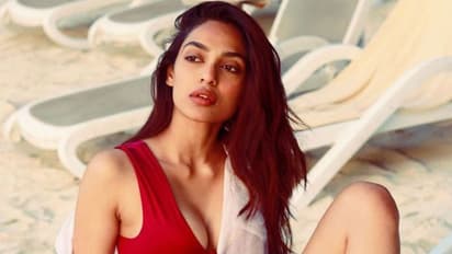 హీరోయిన్ బికినీ స్టిల్.. తిట్టిపోస్తున్న నెటిజన్లు!