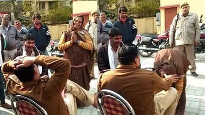 ಕಾಲಿಗೆ ಬಿದ್ದು ಗೋಗರೆದ ತಾಯಿ: ಕಿವಿ ಕೇಳದಂತೆ, ದರ್ಪದಿಂದ ಕುಳಿತ ಪೊಲೀಸ್ ಅಧಿಕಾರಿ!