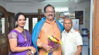 కృష్ణంరాజు పుట్టినరోజు వేడుకల్లో ప్రభాస్!