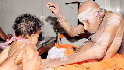 ಸ್ನಾನ, ಪೂಜೆ ಬಳಿಕ ಚಿಕಿತ್ಸೆಗೆ ಒಪ್ಪುತ್ತಿರಲಿಲ್ಲ ಶ್ರೀಗಳು: ಮುಂಜಾನೆ 3ಕ್ಕೆ ಚಿಕಿತ್ಸೆ!