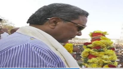 ಶ್ರೀ ಲಿಂಗೈಕ್ಯ:ಬನಶಂಕರಿ ದೇವಿ ರಥೋತ್ಸವ ಚಾಲನೆಗೂ ಮುನ್ನ ಸಿದ್ದರಾಮಯ್ಯ ಮೌನಾಚರಣೆ