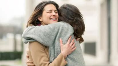 ആലിംഗനം; നിങ്ങളറിയാത്ത ചില ആരോഗ്യ ഗുണങ്ങൾ