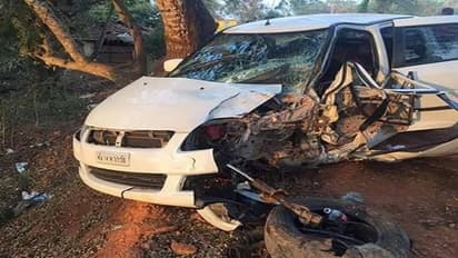 ತೀರ್ಥಹಳ್ಳಿ ಬಳಿ ಮರಕ್ಕೆ ಕಾರು ಡಿಕ್ಕಿ, ಬಿಜೆಪಿ ನಾಯಕನ ತಲೆಗೆ ಗಂಭೀರ ಗಾಯ