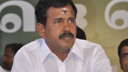 பாஜகவில் இணைகிறாரா அதிமுக முன்னாள் அமைச்சர்? வெளியான பரபரப்பு தகவல்!!