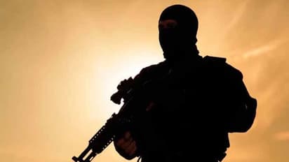 पुलवामा हमले के मास्टरमाइंड को सेना ने मार गिराया, 4 जवान भी हुए शहीद