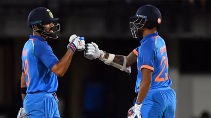 കോലിയും മനുഷ്യനാണ്, വിശ്രമം അനിവാര്യം, അല്ലെങ്കില്... വിമര്ശകര്ക്കെതിരെ ആഞ്ഞടിച്ച് ശിഖര് ധവാന്