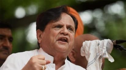 कांग्रेस नेता अहमद पटेल पर जमीन कब्जाने का आरोप